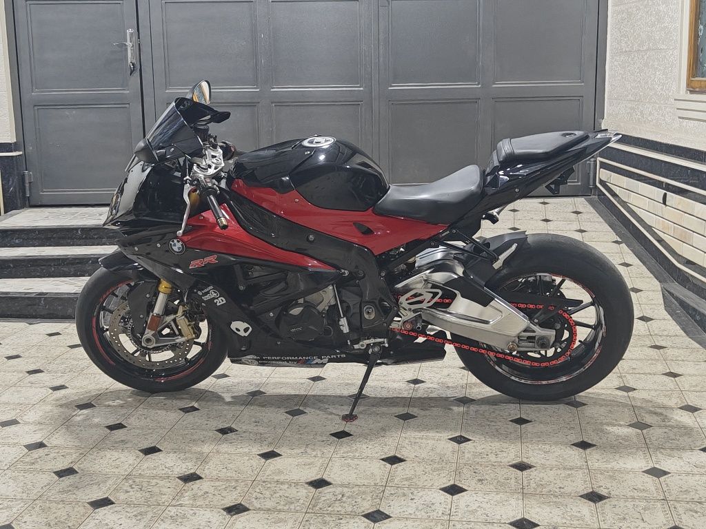 BMW S 1000RR sotiladi