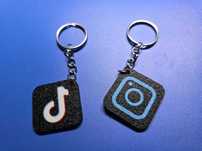 Breloc NFC personalizat cu profil Instagram, TikTok, YouTube
