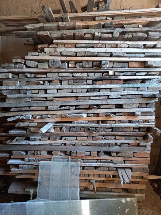 Васса сотилади, продаётся чорный потолок