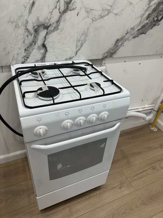 Продам новую газ плиту
