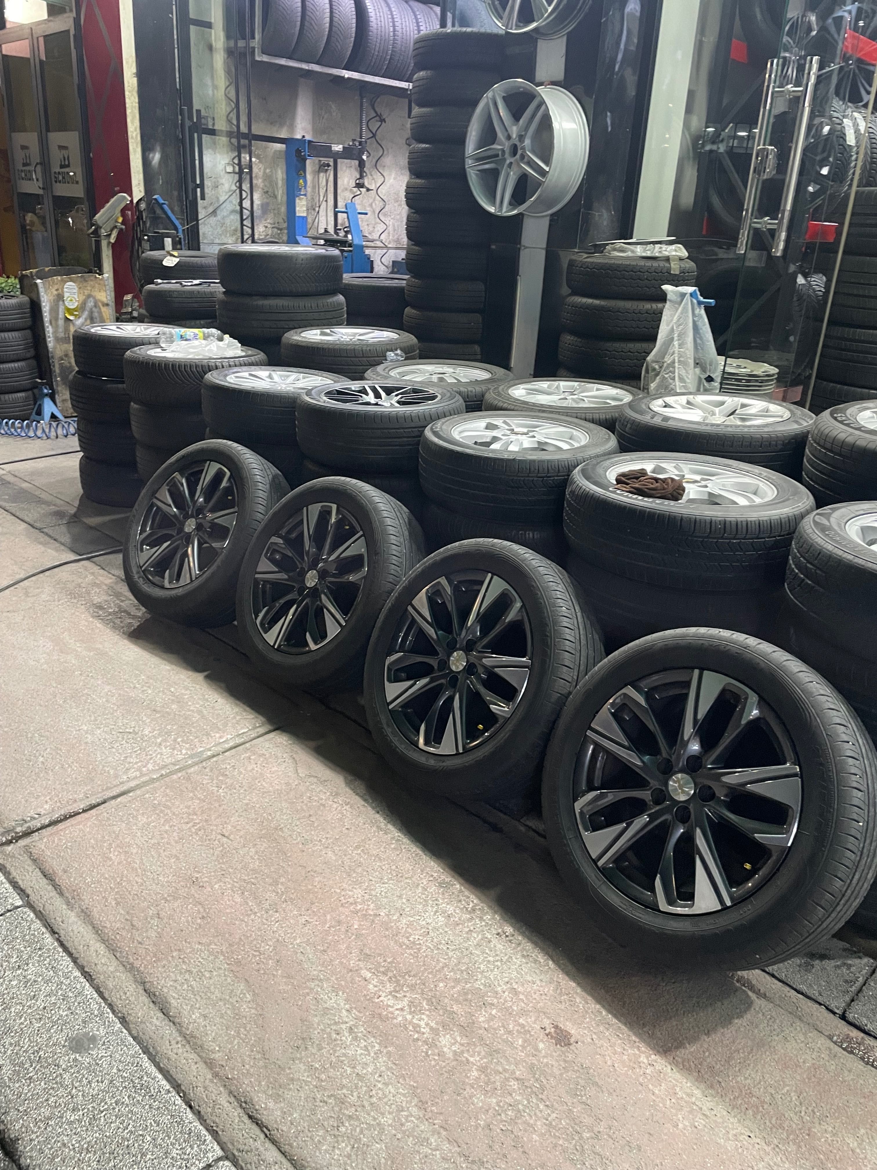 BU/U Tracker Premier diska 17R 5/105 Goodyear 215/55R17