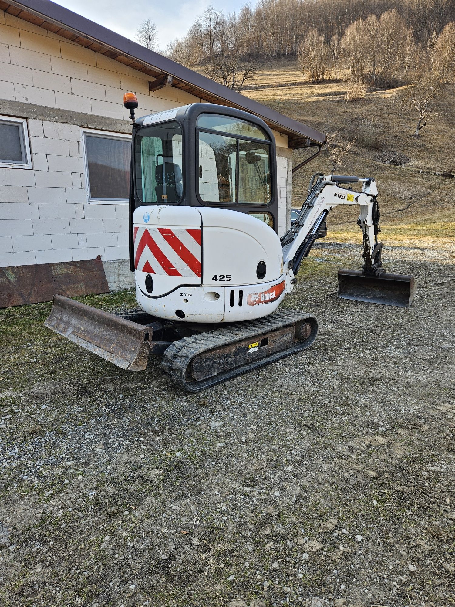 Miniexcavator Bobcat 425 2,6 t an 2009