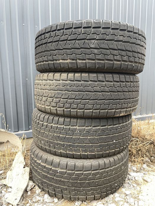 Продам шины в отличном состояний