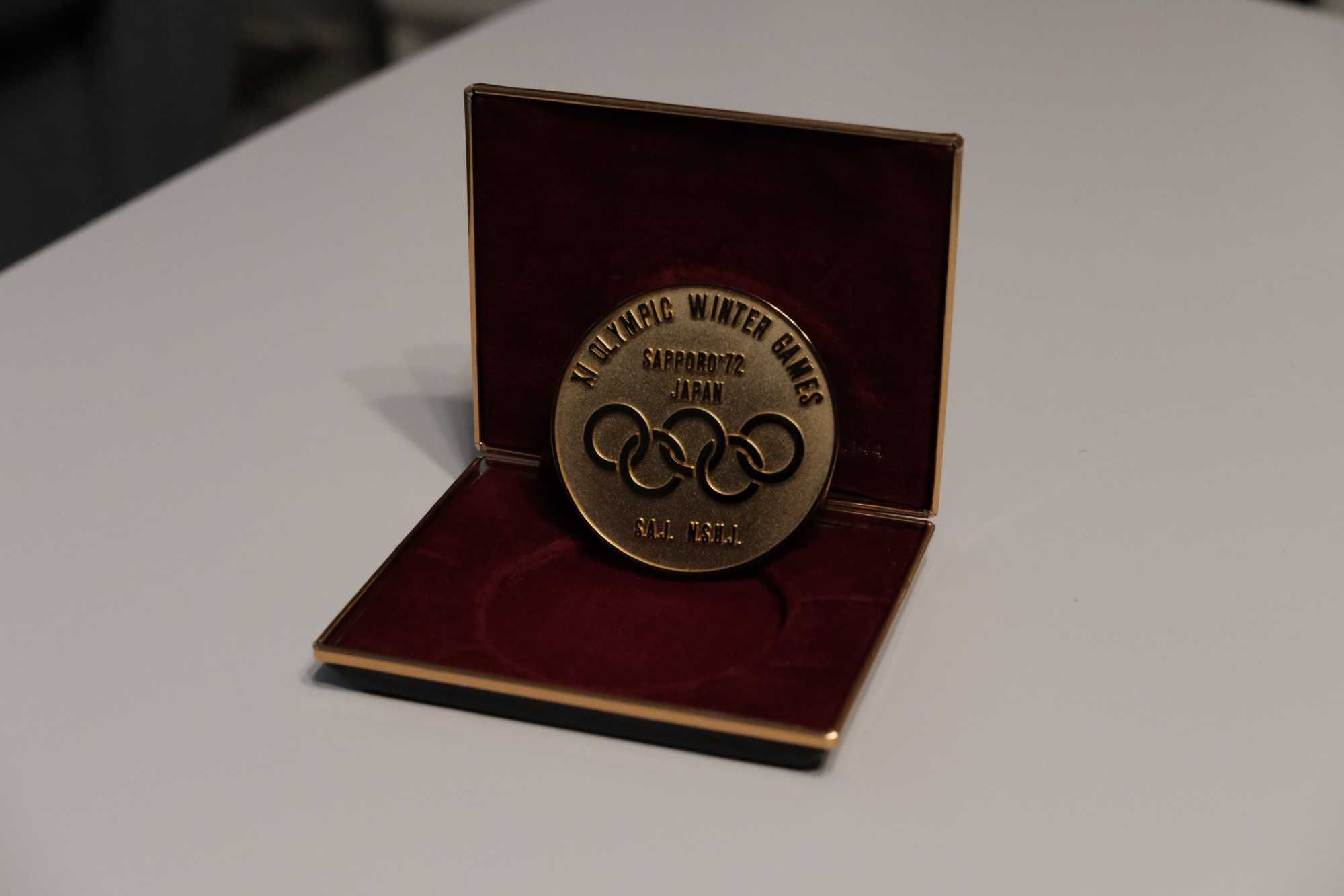Medalie comemorativă JO Sapporo 1972 aur 24k by Taro Okamoto