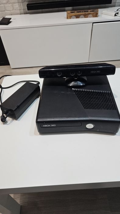 Xbox 360 S  kinect cu 19 jocuri