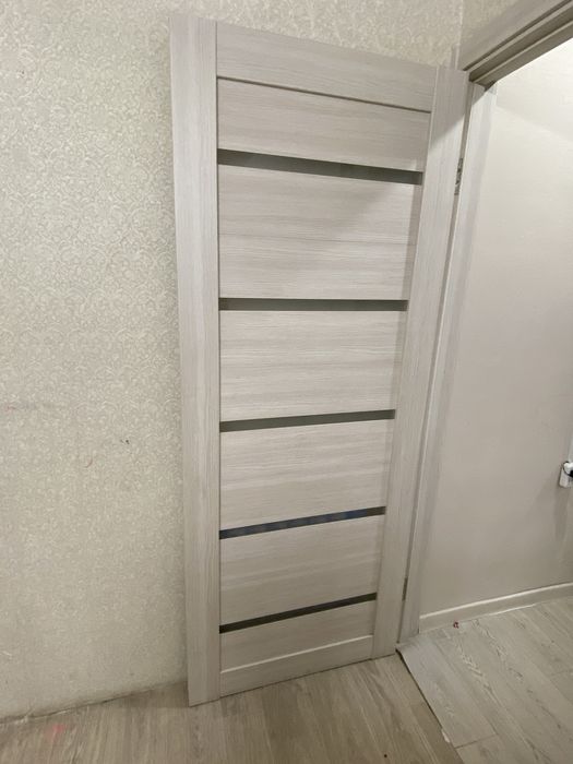 Дверь новая с доборами