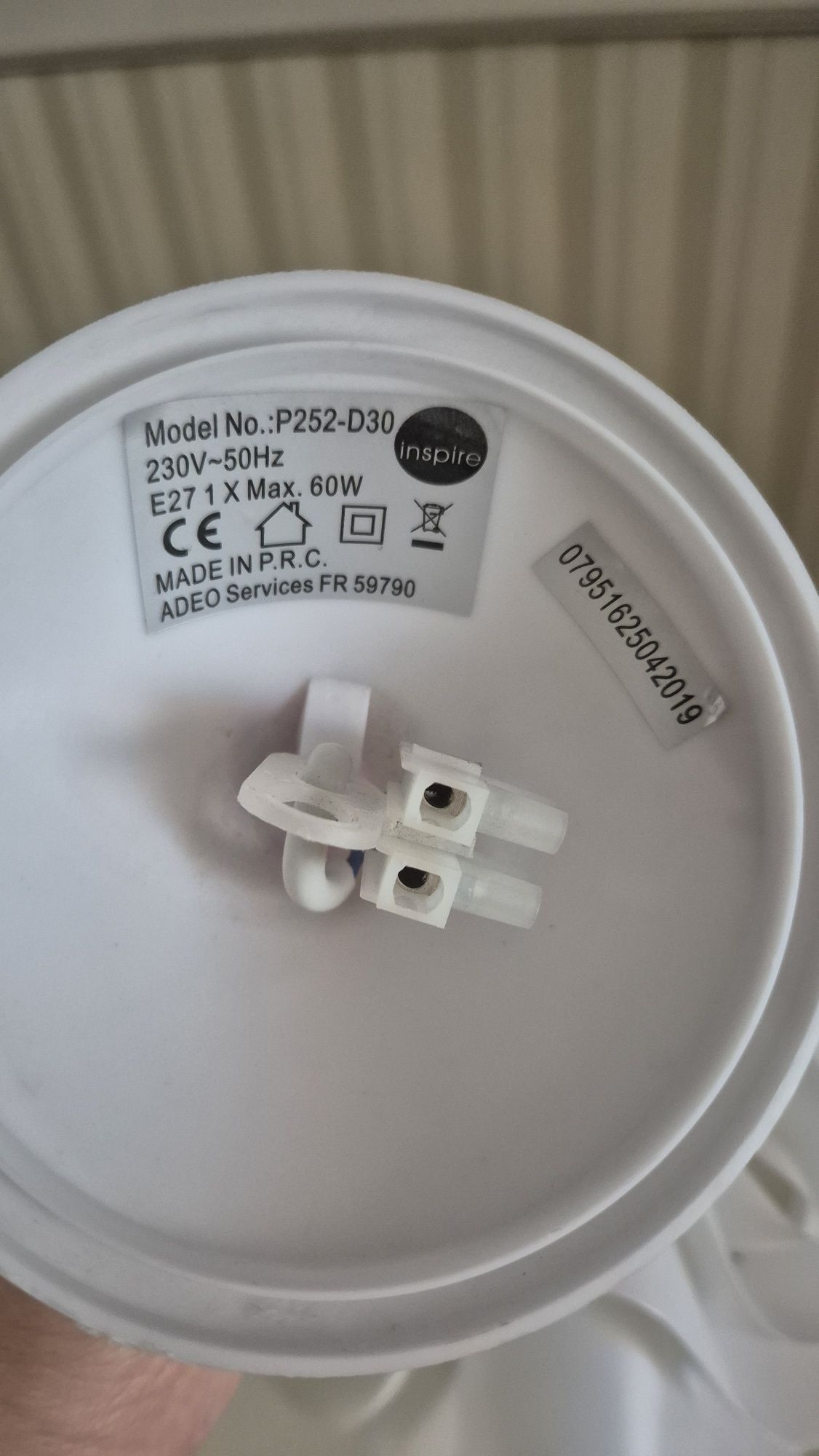 Lustra cu abajur din plastic