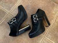 Pantofi marime 35 Forever21