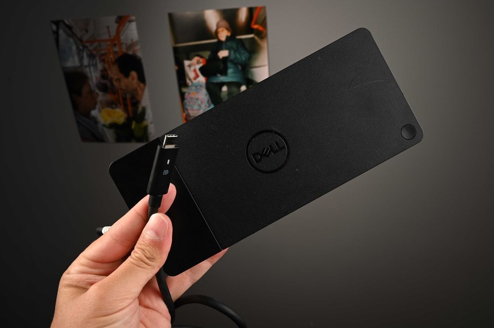 Docking station Dell seria K20A001 cu încarcator de 130W