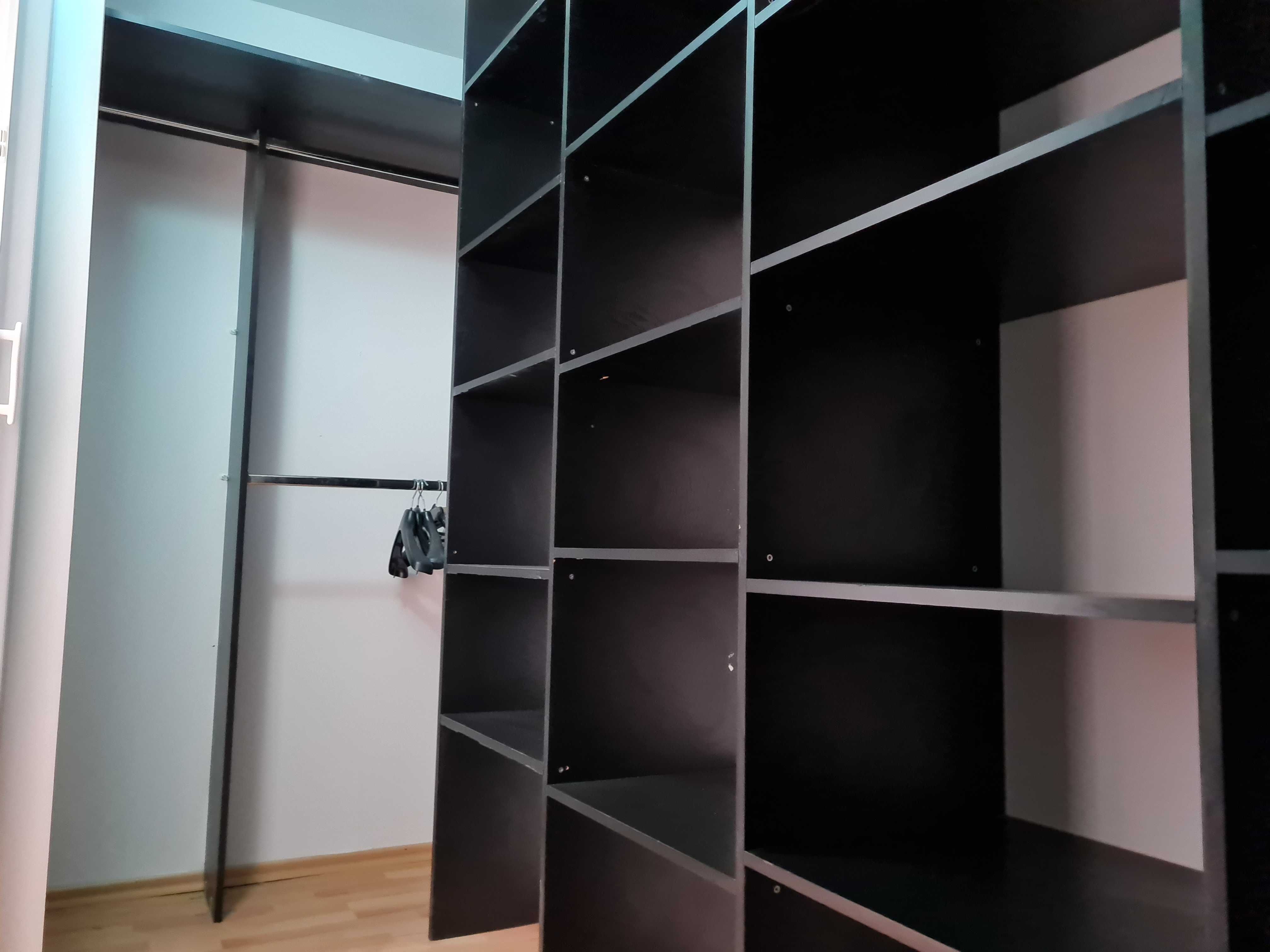 Inchiriez apartament 2 dormitoare+living in Vasile AAron(Semaforului)
