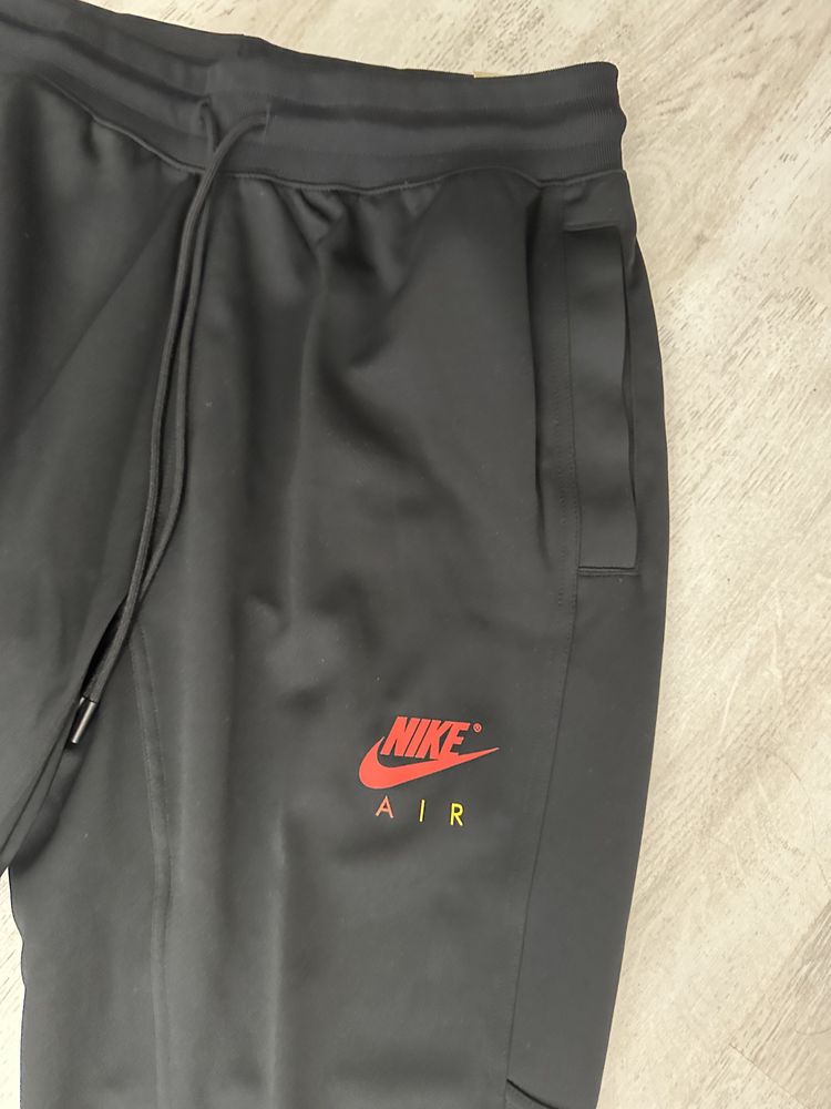 Pantaloni Nike Air