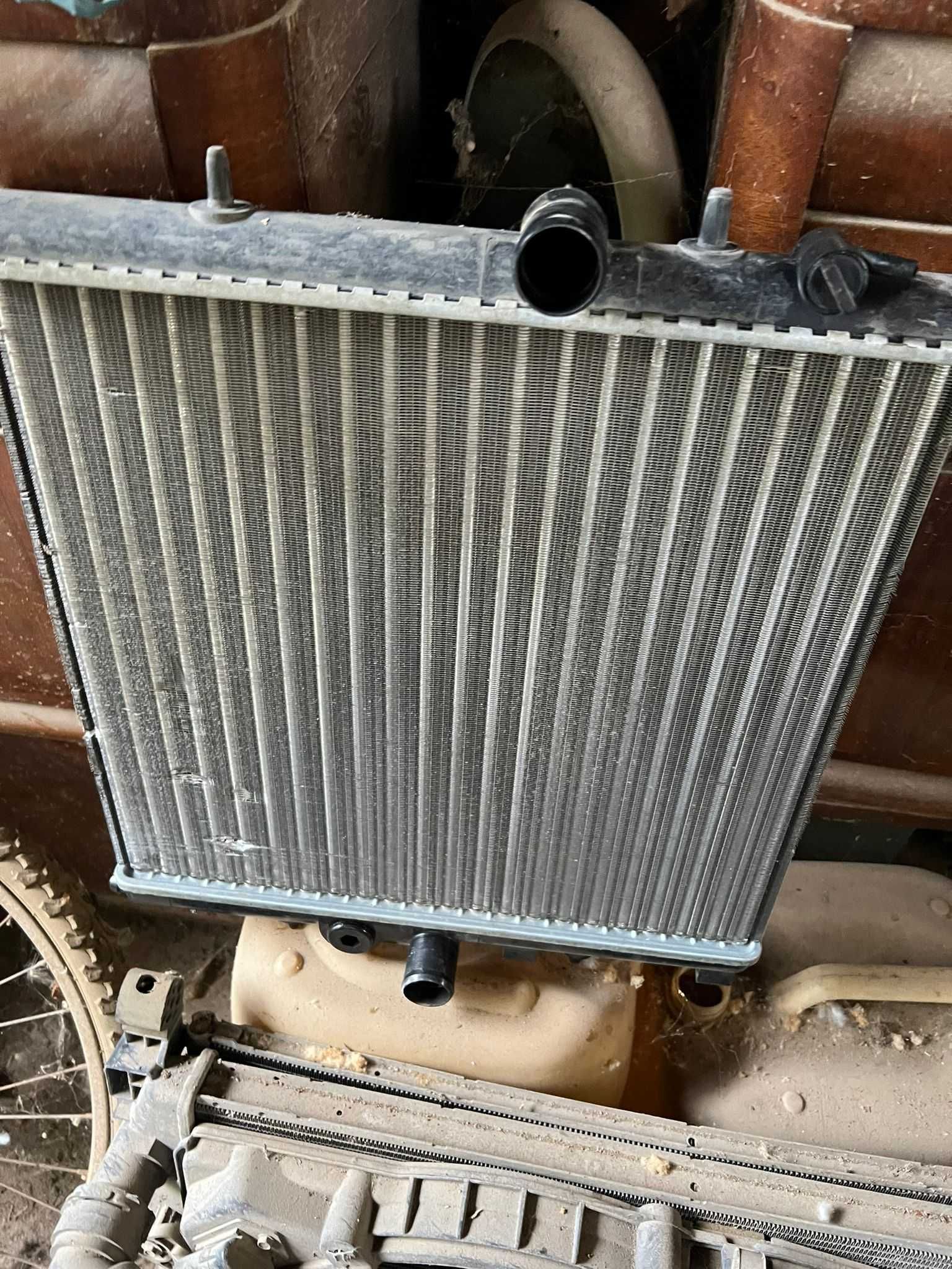 Vand radiator apa Peugeot 206+orice piesa