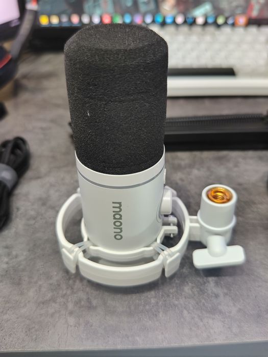Микрофон со звуковой картой  Maono PD200X