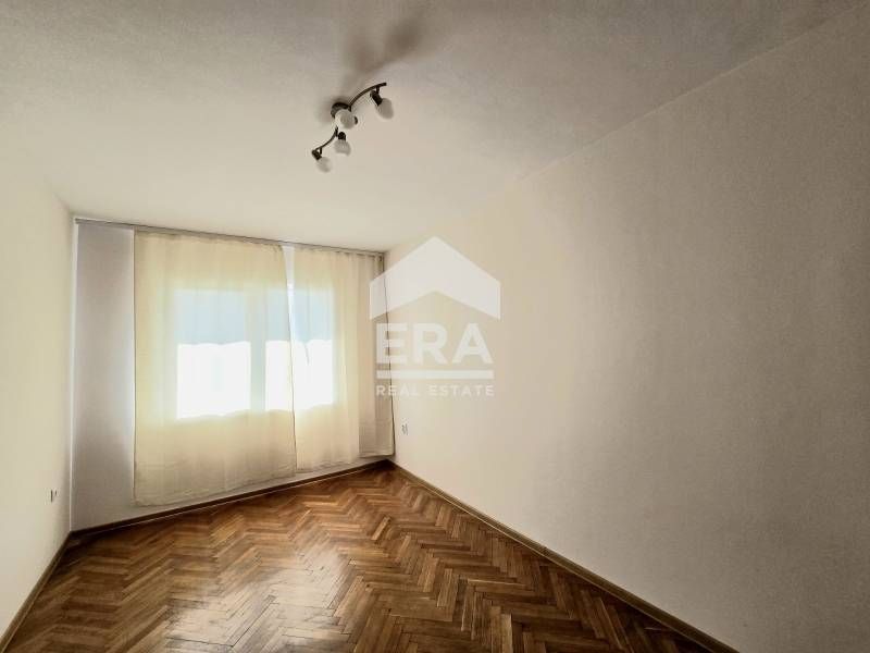 Дава се под наем Тристаен апартамент в Варна, Цветен квартал - 64 кв.м за 548.25 € - Снимка #4