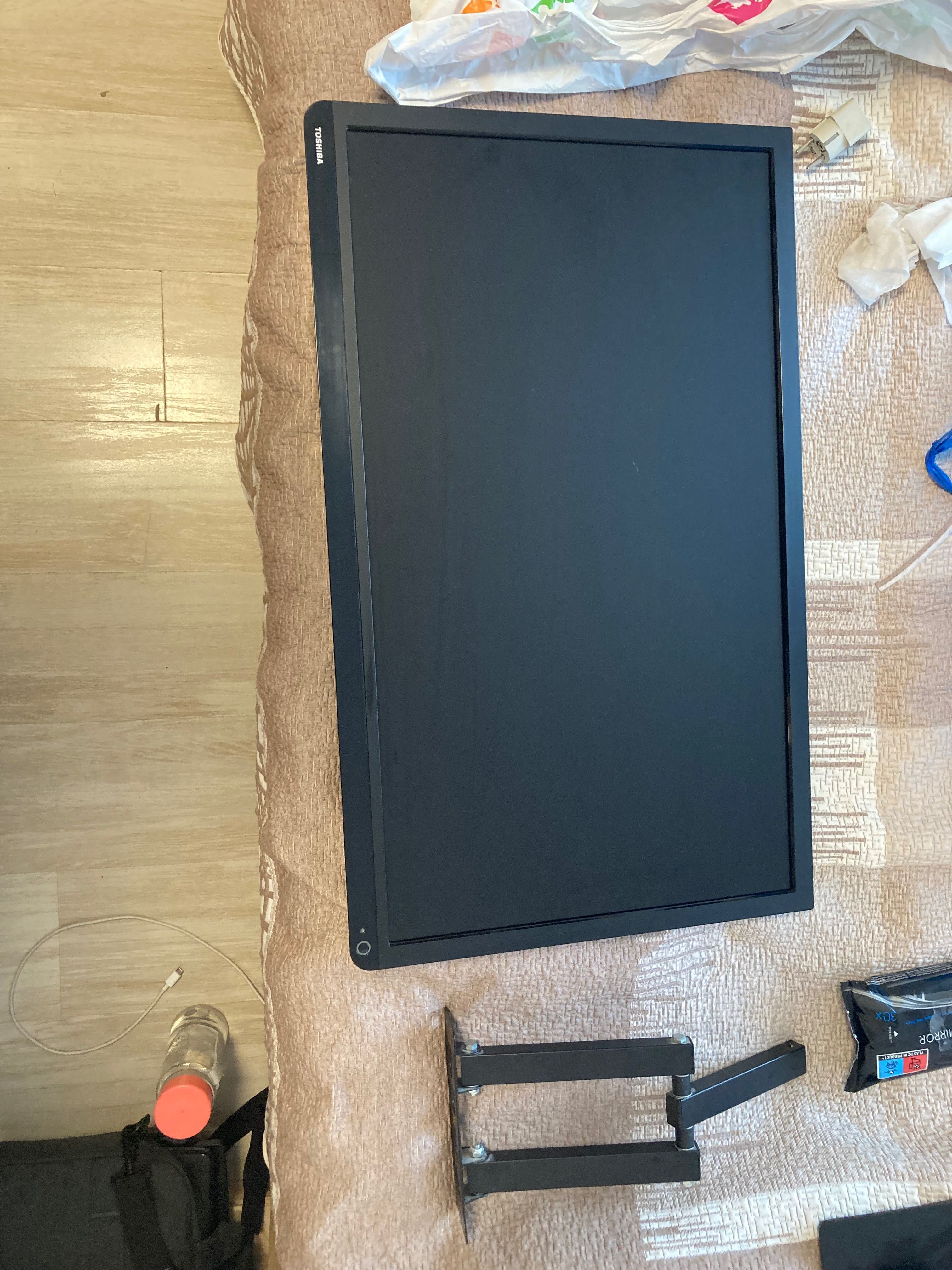 Телевизор Toshiba LCD и Телевизор Star Light
