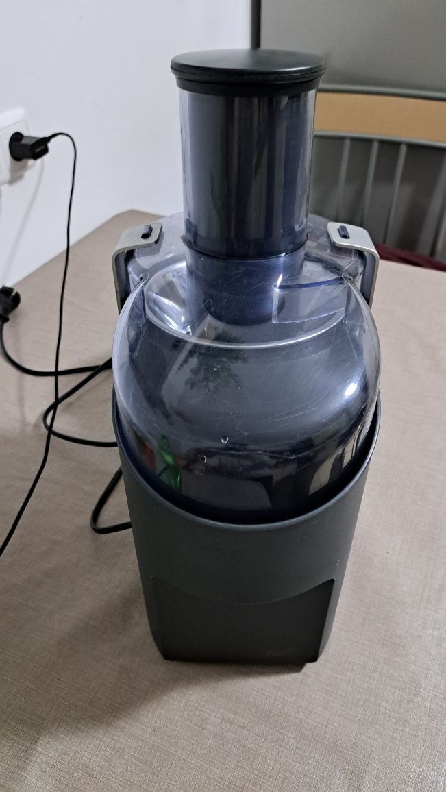 Storcător de fructe și legume Philips