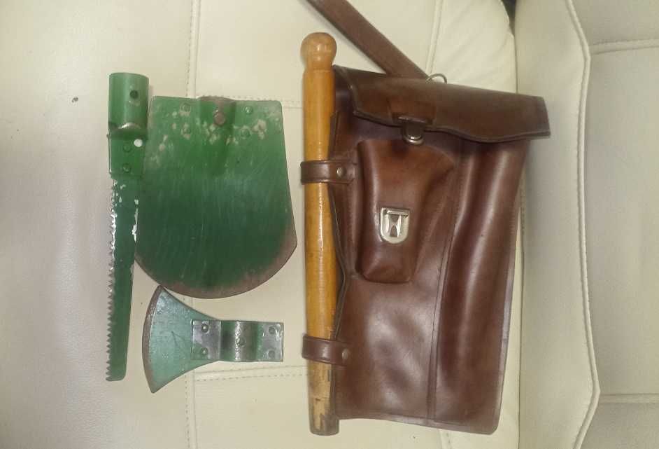 Trusa Vintage Camping , Cazma , Topor , Fierastrau  ,portabila