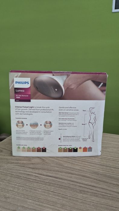 Philips Lumea IPL Hair Removal 7000 White