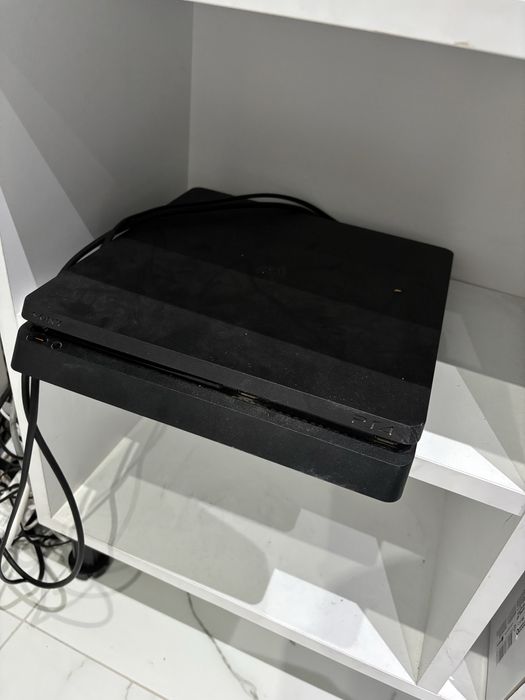 Плейстейшън 4 Slim, 500 GB