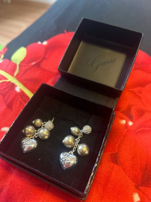 Cercei de la guess nepurtati noi nouți,accept și oferte