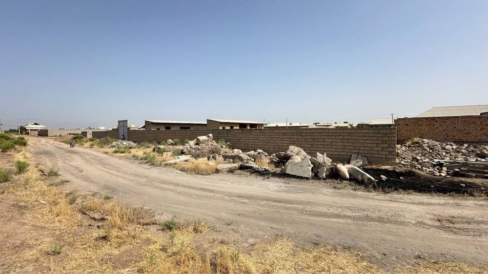 Hovli sotiladi 16 sotix (40-40) Yerqurgʻon bozor yoni