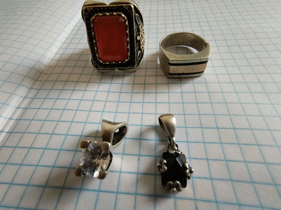 Күміс заттар сатылады