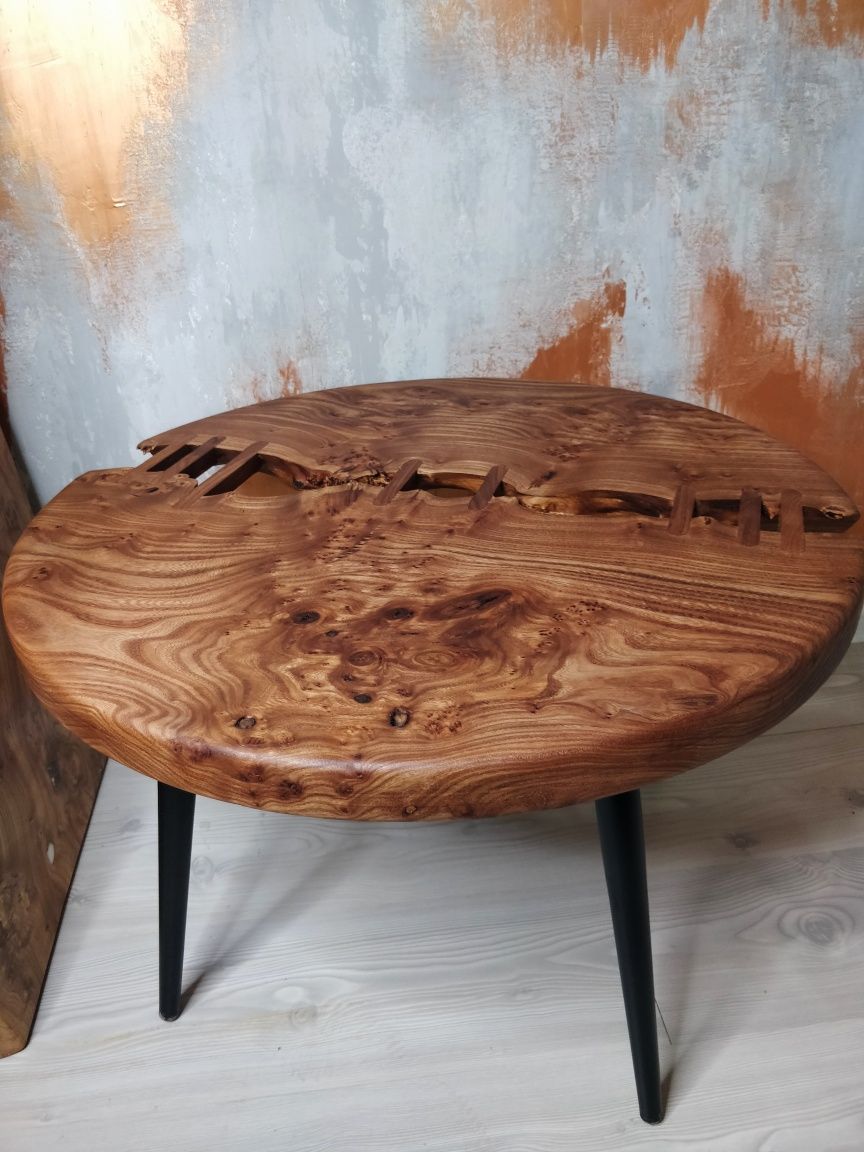 Кофейный столик из настоящего дерева