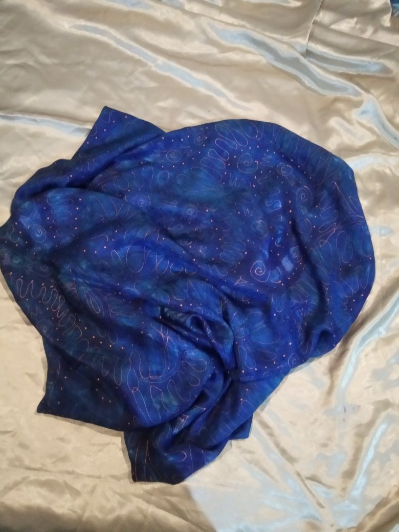 Шелковый шарф-платок ручной работы