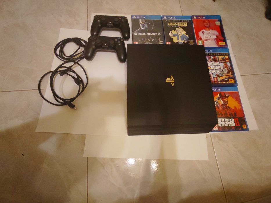 PS4 Pro 1TB, 2 джойстика, 5 игри (GTA5, RDR2, Fallout4, FIFA20, MK XL)