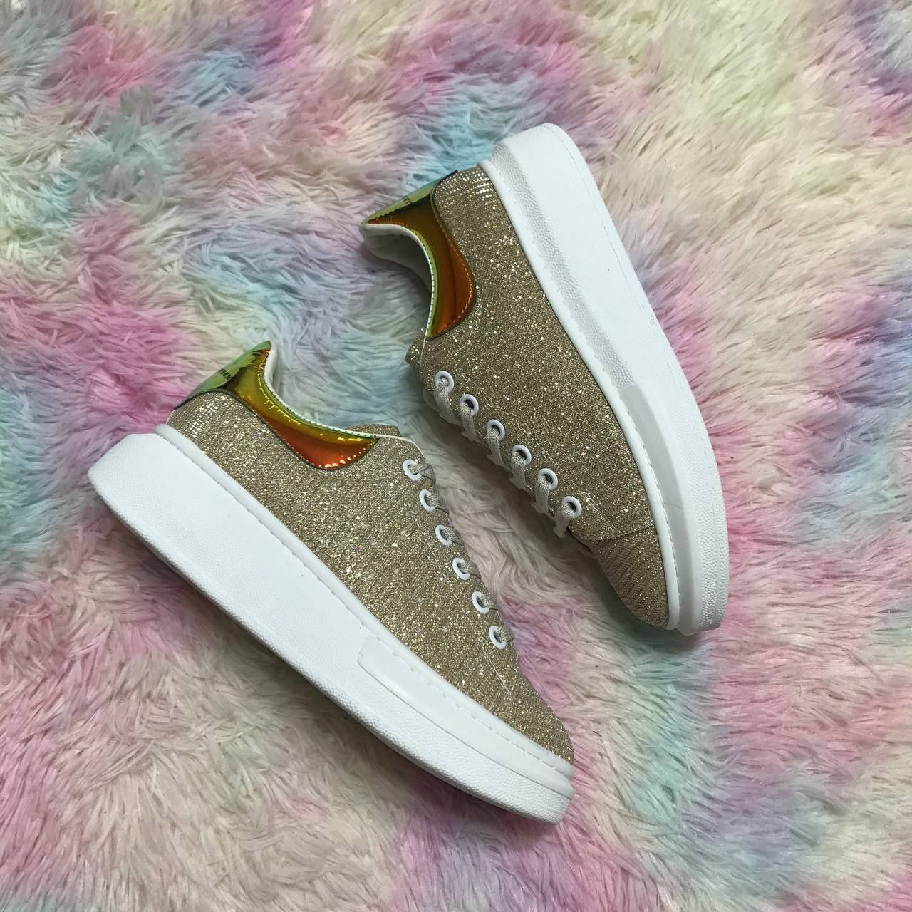 Amq glitter damă adidași 

38,39,40 

100 lei