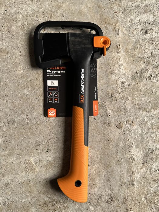 Брадва за къмпинг и турузъм FISKARS X7