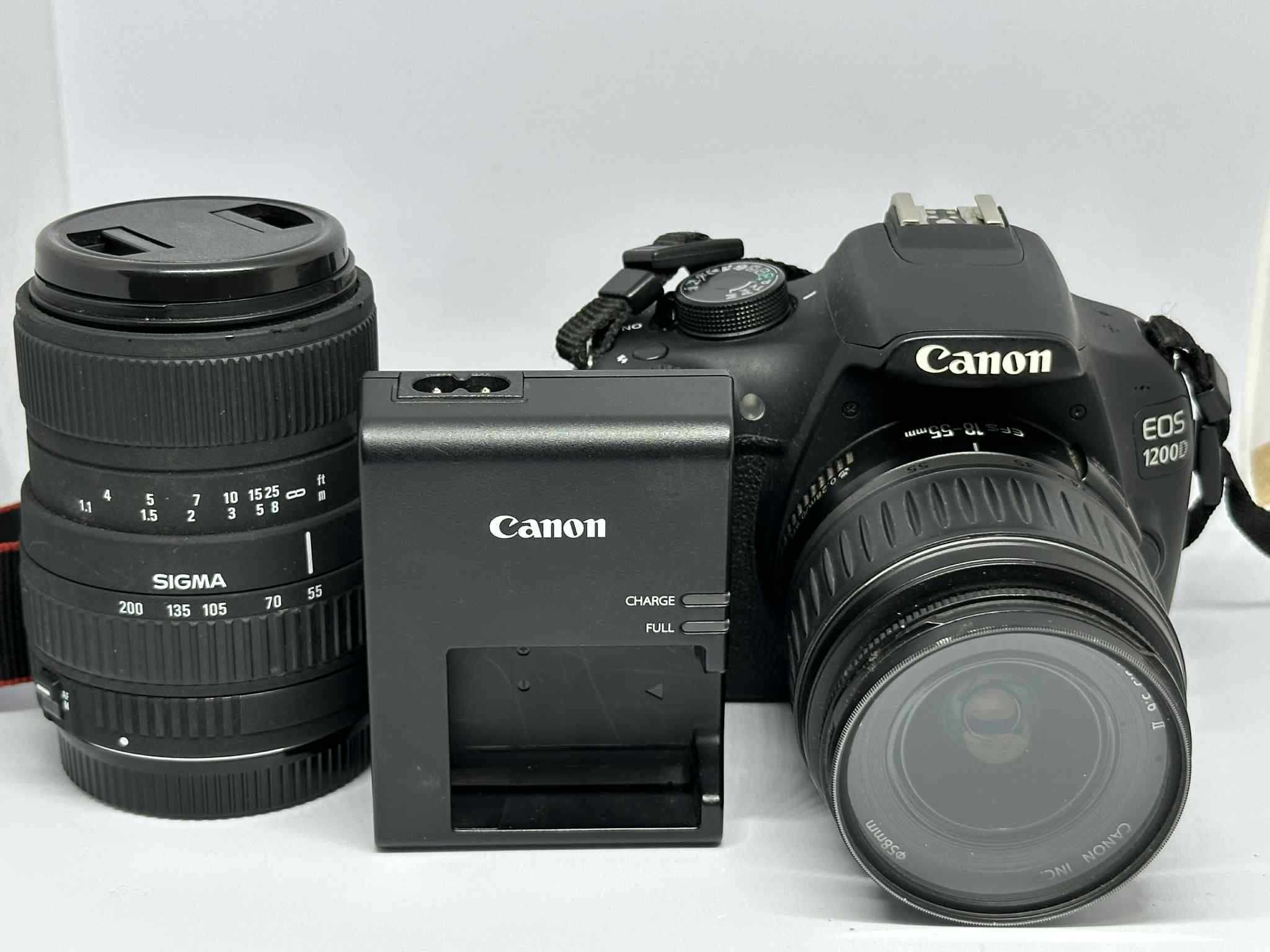Фотоапарат Canon EOS 1200D + обектив Canon EFS 18-55mm + обектив SIGMA