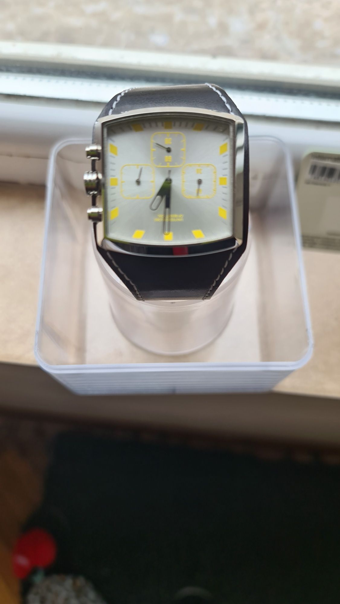Продавам унисекс часовник Beneton
