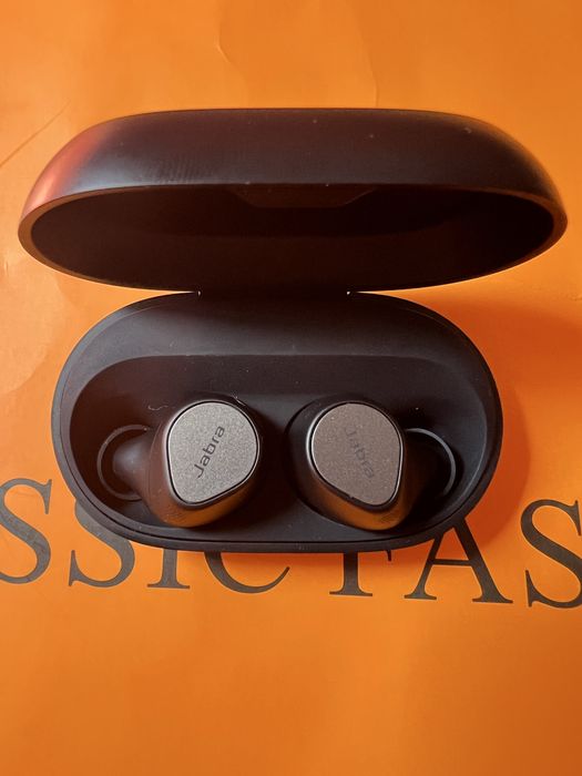 Продам в хорошем состояний наушники Jabra