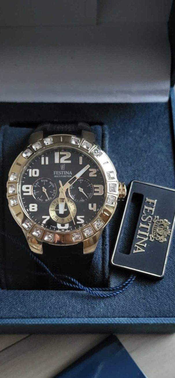 Часовник FESTINA