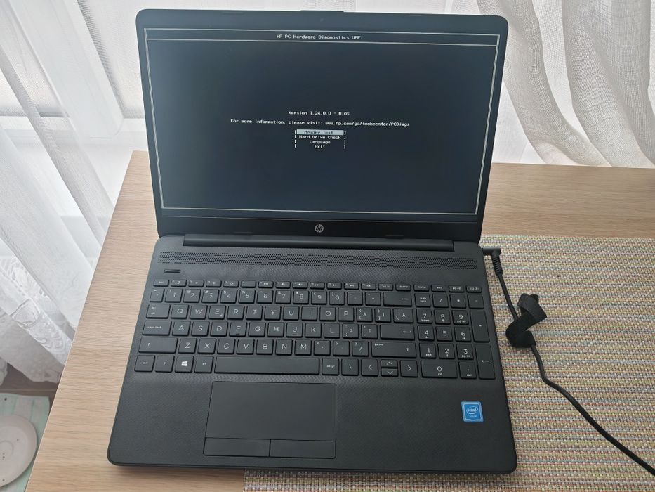 Laptop HP 15-dw1032nq cu procesor Intel® Celeron® N4020, 15.6", Full H