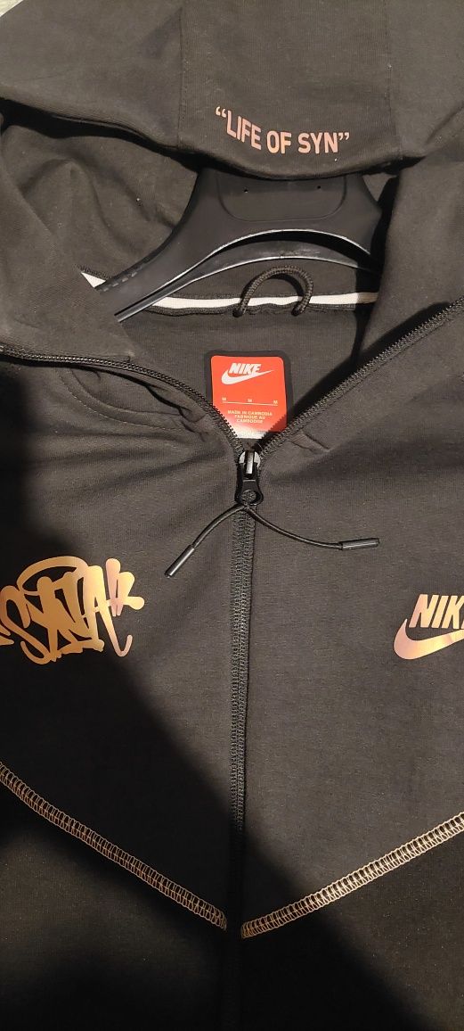 Syna world nike tech fleece negru