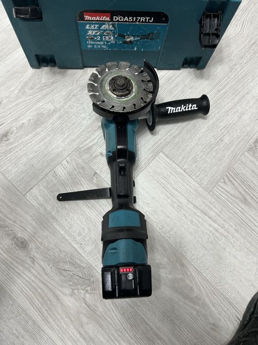 Makita DGA 517 flex cu turatie variabila