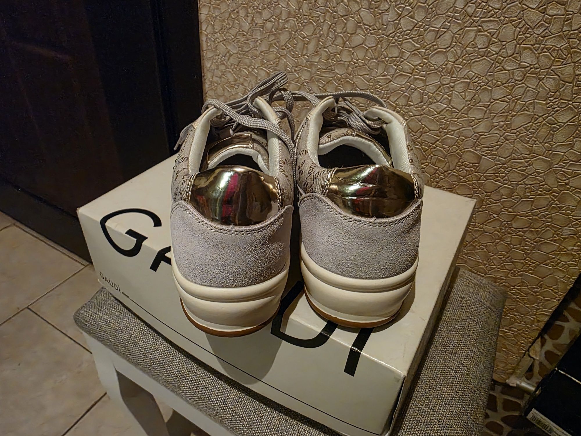 Gaudi, Steve Madden, CB обувки