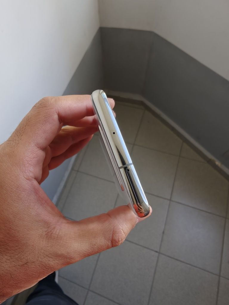 Samsung Galaxy S10 plus white