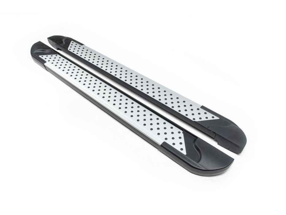 Продам боковую порогу для Lada Largus Cross