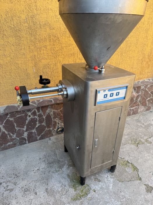 Продаётся колбасный шприц