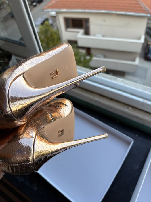 Обувки дамски нови