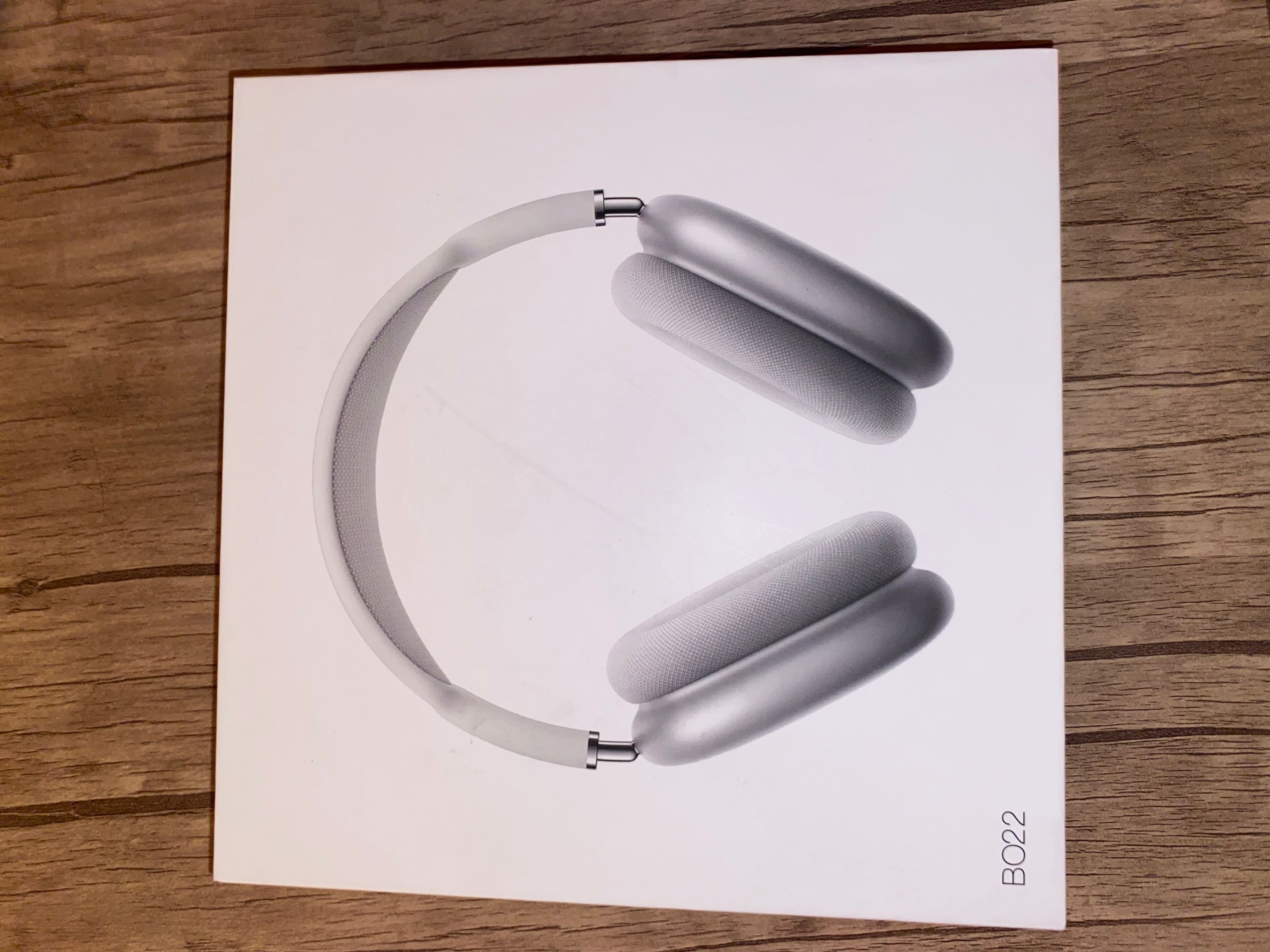 Airpods Max, запакованные