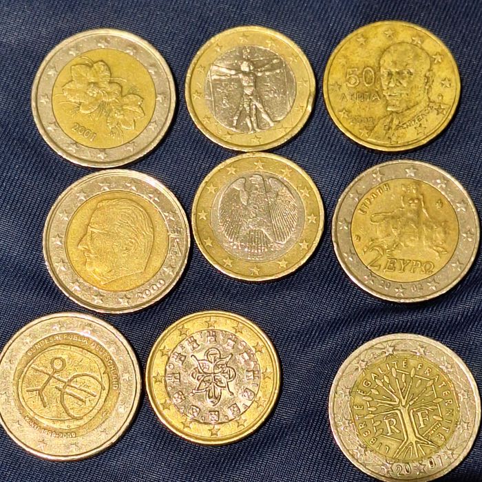 Различни евро монети