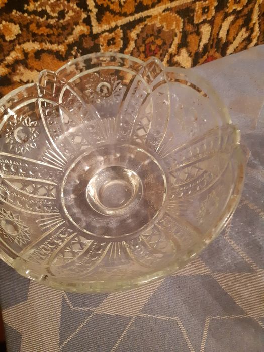 2 хрустальный вазы.