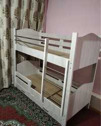 Двухэтажный кровати