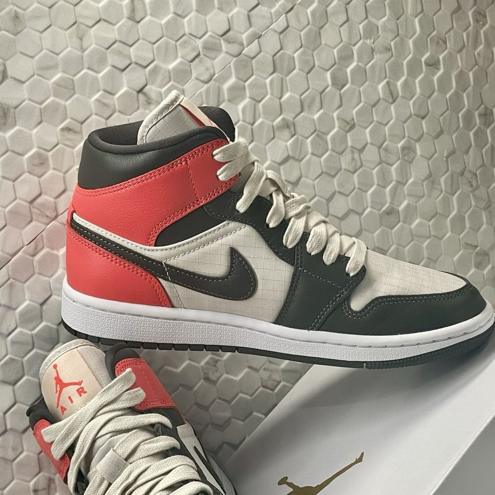 Jordan 1 Mid SE [Оригинал 40.5]