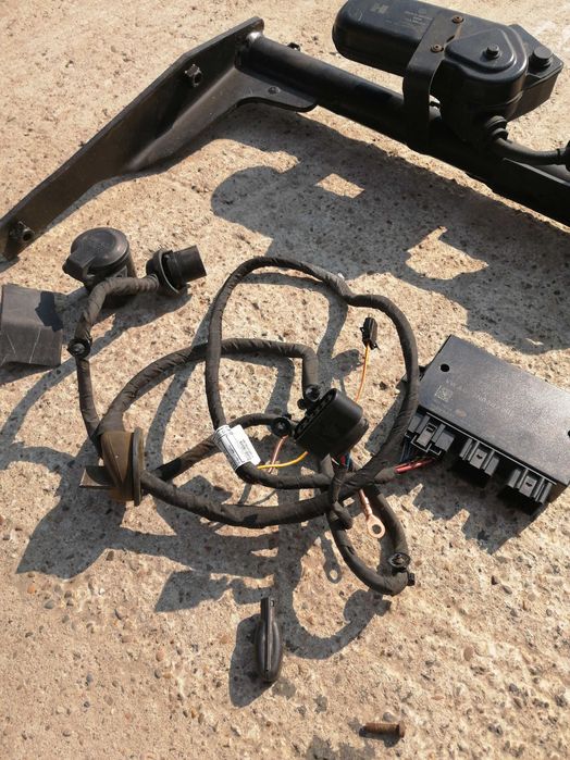 Vând cârlig remorcare wolkswagen b7, an 2013