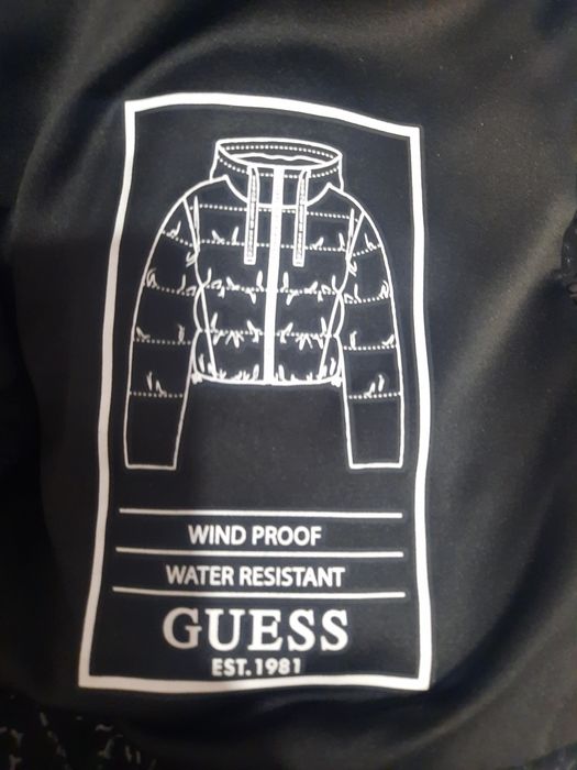 Оригинално яке на маркага GUESS